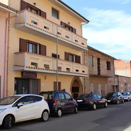 Casa Vacanze Il Mirto 贡内萨