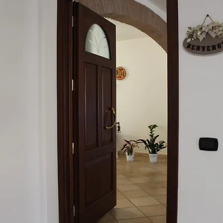 Casa Vacanze Il Mirto 贡内萨